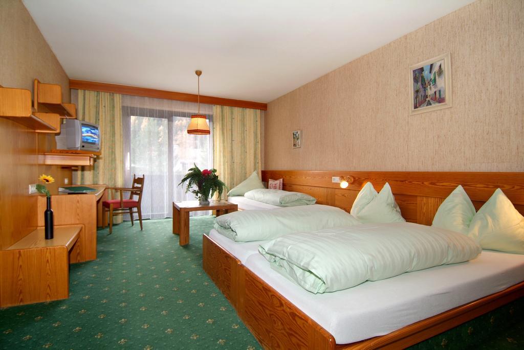 Hotel Alpina Regina ببيرفيير الغرفة الصورة